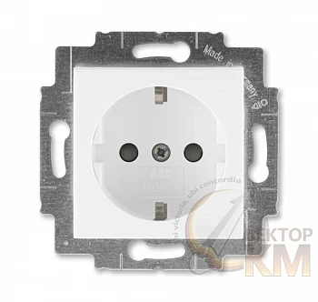 Розетка Levit с заземл. с защ. шторками 16А бел./бел. ABB 2CHH203457A6003